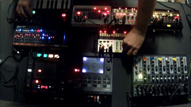 feel good (Roland Boutique & all korg Volcas - live jam) смотреть онлайн