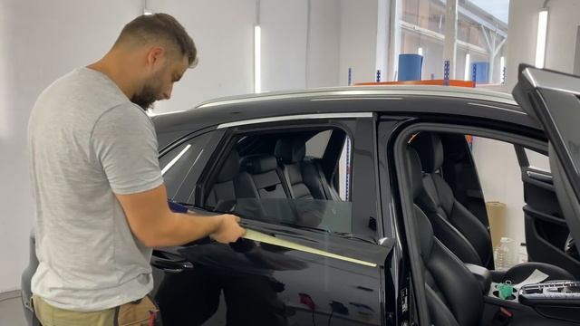 Invata sa colantezi. Cum se colanteaza trimurile cromate la o masina!? смотреть онлайн