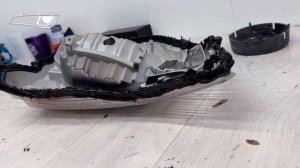 Mitsubishi Pajero 4 - восстановление стекол фар + установка BilED модулей