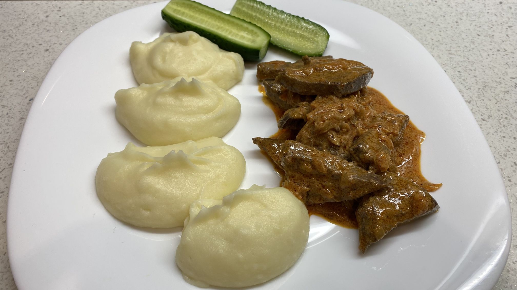 Нежная свиная печень в сметанном соусе. Вкусно и полезно! смотреть онлайн