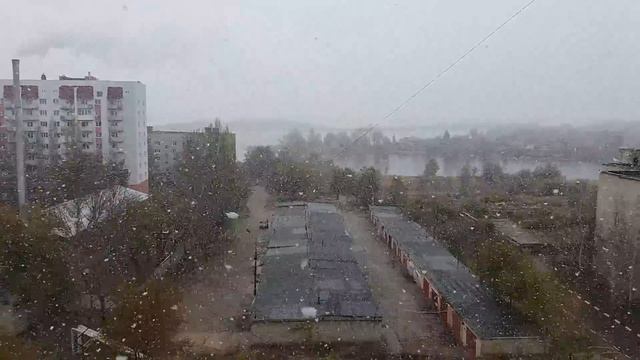 Снег идет - вид из нашего окна