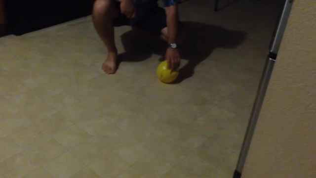 What Happens If You Try To Pop A Rubber Ball? смотреть онлайн