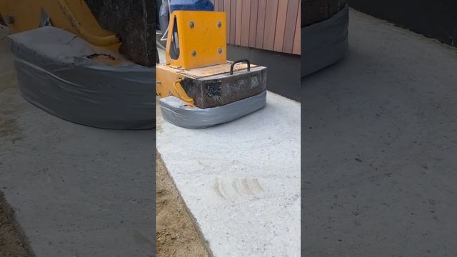 Шлифовка бетонной отмостки