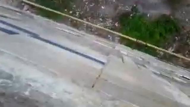 Осмотр крыши завода №25 с Marwels.Путивль смотреть онлайн