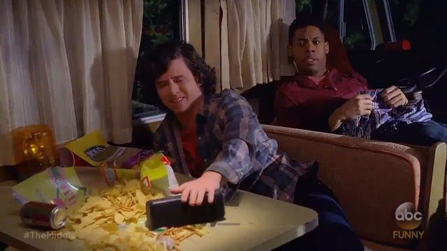 The Middle 8x18 Promo "The Par-Tay" (HD) смотреть онлайн