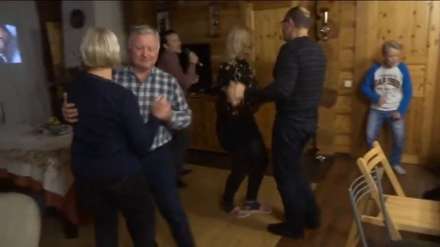 Кавер-исполнитель Amaretti. День рождения в частном доме. Имениннику 61 год. Ноябрь 2018. смотреть онлайн