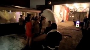 Белый мишка поздравляет именинницу с 18-ти летием.