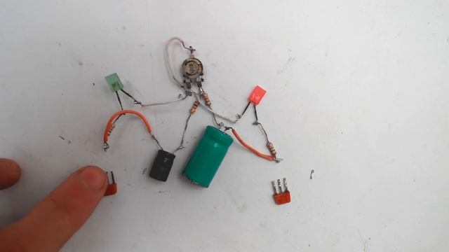 Как сделать мультивибратор с регулировкой частоты мигания