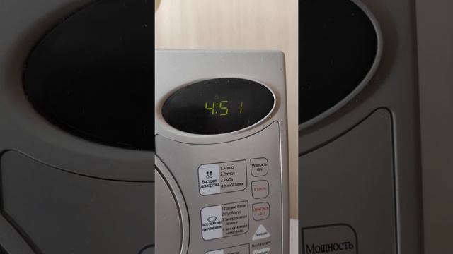 Картофель с котлетами в микроволновке. Вкусный обед. смотреть онлайн