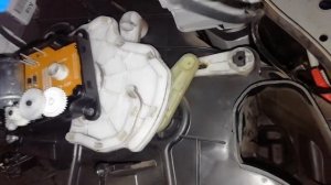 Как установить актуатор регулировки заслонками печки HYUNDAI TUCSON