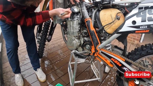 ENGINE TEAR DOWN - KTM 450 SXF 2013 - Garage Monging - Engine Rebuild - EP1 смотреть онлайн