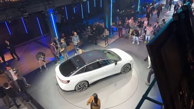 LIVE: Die ersten Eindrücke und Stimmen von der ID.7 Weltpremiere - ein exklusiver Einblick смотреть онлайн