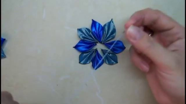Резинки для волос, МК DIY Scrunchy with Kanzashi flowers смотреть онлайн
