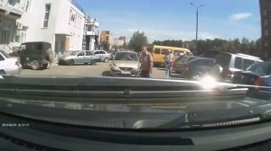Пьяная женщина за рулем устроила ДТП прямо на парковке