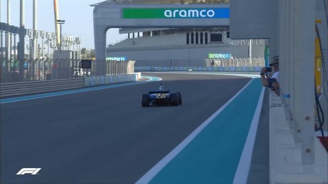 Fernando Alonso Reunited With Renault R25 | 2020 Abu Dhabi Grand Prix смотреть онлайн