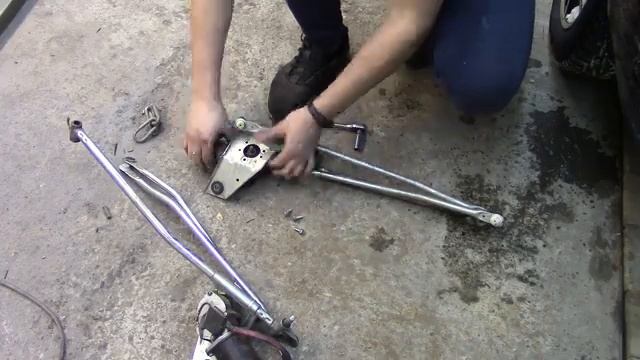 Сломался механизм дворников, дворники не работают. Замена моторчика и трапеции дворников на Приоре. смотреть онлайн