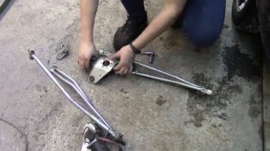 Сломался механизм дворников, дворники не работают. Замена моторчика и трапеции дворников на Приоре.