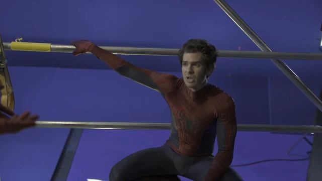 эндрю гарфилд на съемках человек паук нет пути домой смотреть онлайн