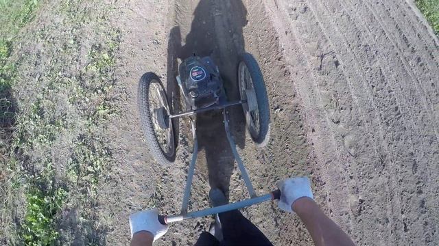 Раскапывание в канавку на больших колесах / ЛопЛош / Мотокультиватор смотреть онлайн