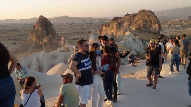 Туристы на квадроциклах и верблюдах в Каппадокии. 15.10.2020 смотреть онлайн