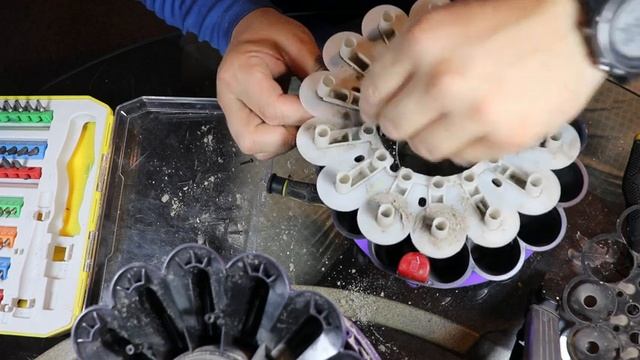 Cleaning a Dyson DC37 Vacuum Canister смотреть онлайн