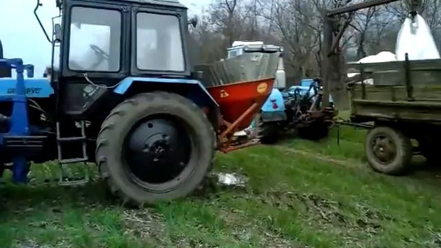 Мтз 82 и т 150к вносим удобрение смотреть онлайн