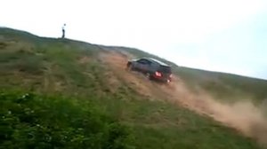 Субару Форестер взбирается на гору