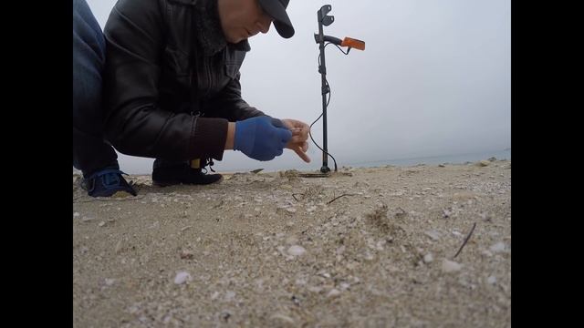 Клёвые находки на пляже в Оленевке - классная прогулка с металлоискателем смотреть онлайн