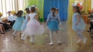 Танец Капельки , исполняют девочки старшей группы МБДОУ Детский сад 296 г о Самара  2023г