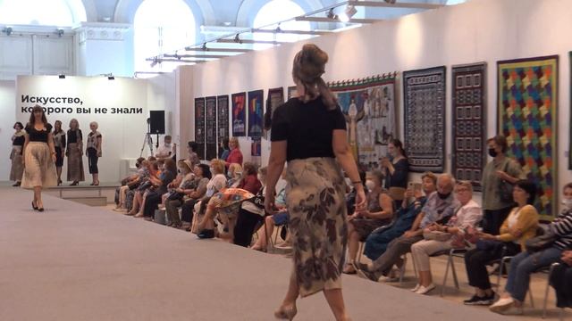 Коллекция Анны Родиной "Графика Природы" на Выставке «Шедевры лоскутного шитья» в Манеже 31.07.21 смотреть онлайн