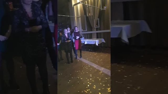 Катя бросает букет. смотреть онлайн