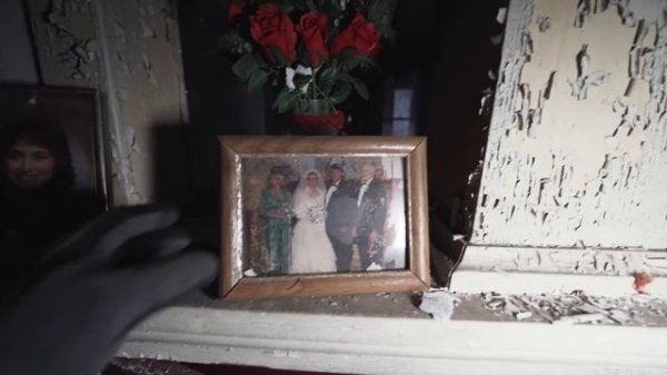 25 Year Abandoned American House - Family Treasure Found in Backyard!