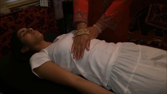 Como hacer un tratamiento Reiki a otra persona смотреть онлайн