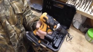 Новый шуруповёрт Deko 20v  разбираем,слабо держит  трещётка