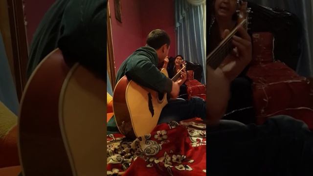 Сын поет с мамой!