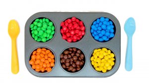 Учим Цвета и Ищем Игрушки в Конфетках Маша и Медведь Три Кота Пороро Фиксики Герои в Масках