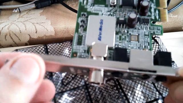 Гибридный TV-тюнер и FM-тюнер AVerTV Hybrid Speedy PCI-E. смотреть онлайн