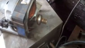 Как снять шкив с двигателя машинки автомат.Без съемника.Сделай Сам.