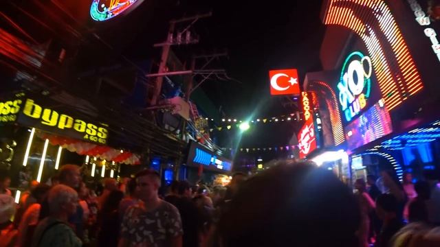 Тайке не хватило Юбки.... Прогулка по Волкину в Паттайе! смотреть онлайн