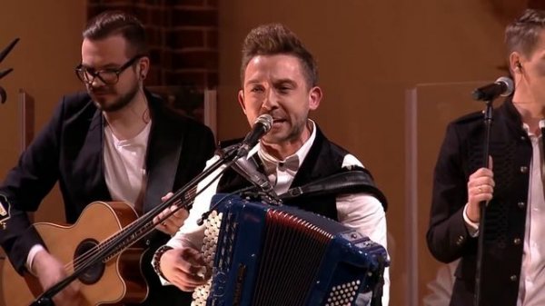 Ewa Farna & Enej - Gore Gwiazda Jezusowi (Wielkie Kolędowanie z Polsatem 2016)