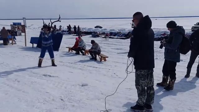 Поймать оленя с помощью маута: день оленевода в Бомнаке смотреть онлайн