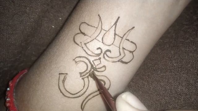 OM Tattoo and Om Thrishul Tattoos With Mehndi | Henna Tattoos - Fashion Wing смотреть онлайн
