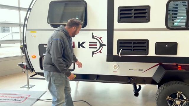 Winnebago Hike Models 171DB and 172BH смотреть онлайн