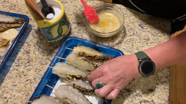 Готовлю хвосты лобстеров в духовке. смотреть онлайн