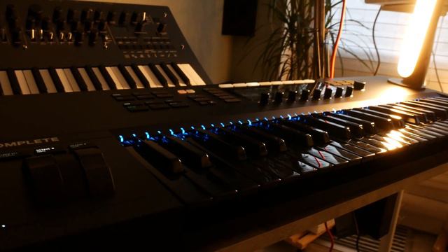 Komplete Kontrol Limited Black Edition смотреть онлайн