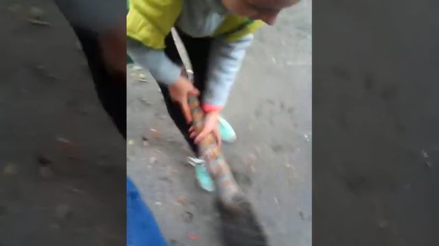 Уборочка девочки убирают мальчики смотрят смотреть онлайн