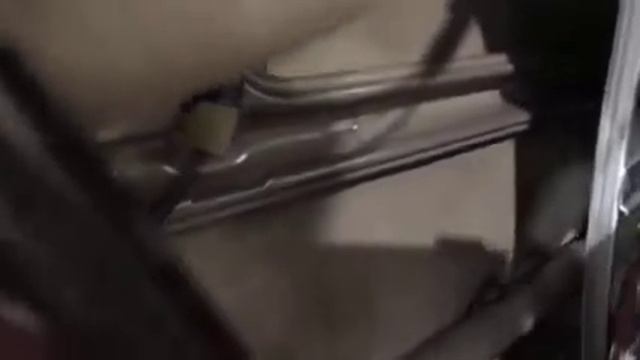 Что скрывается в салоне Х-трейл - немного клочков заводской виброзоляции, без должного эффекта смотреть онлайн