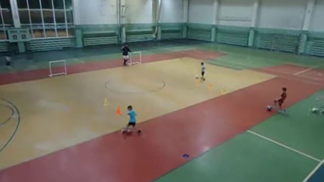 Тренировка будущих футболистов!))) 2006 г рождения. смотреть онлайн