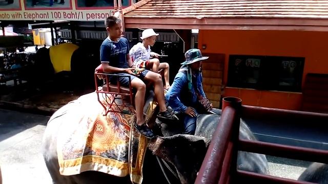 Паттайя, Сад мадам Нонг Нуч смотреть онлайн