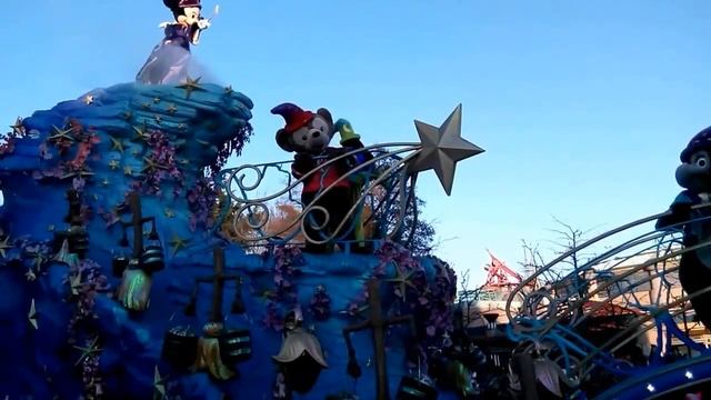 Микки Маус на параде в Диснейленде, Париж | Mickey Mouse at a Disneyland parade, Paris смотреть онлайн